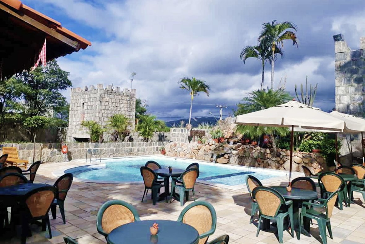 Turistas podem se hospedar na cidade-teatro de Nova Jerusalém o ano todo