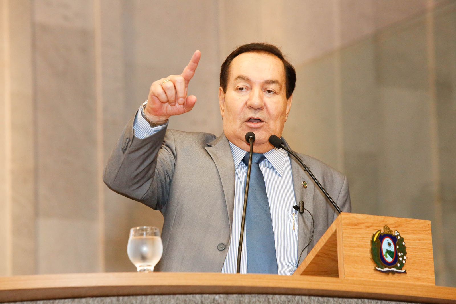 Izaías Régis tem contas aprovadas por unanimidade no TCE