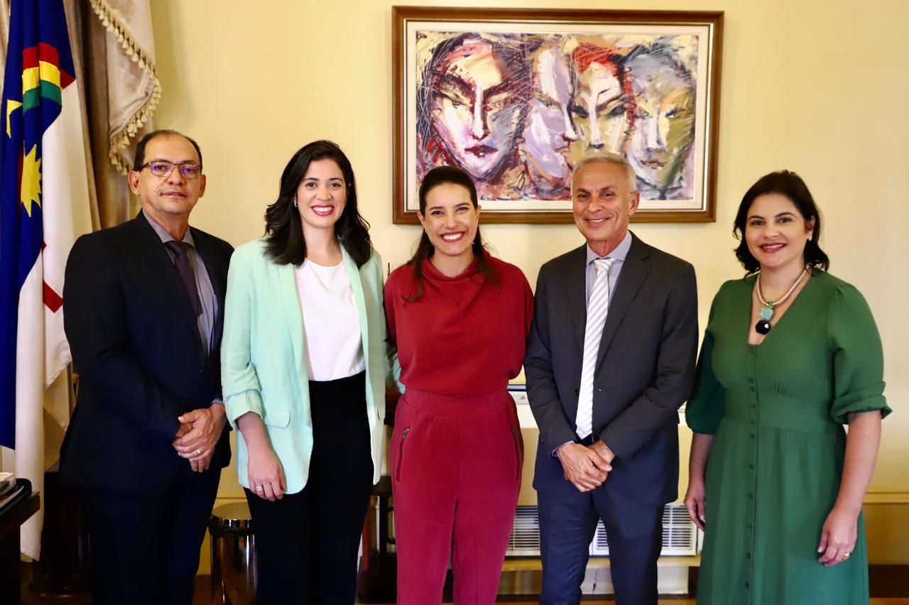 Prefeito de Vitória, Paulo Roberto, é recebido por Raquel Lyra