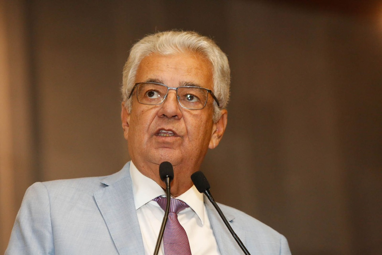 Antônio Moraes vai relatar projeto de Raquel para piso dos professores