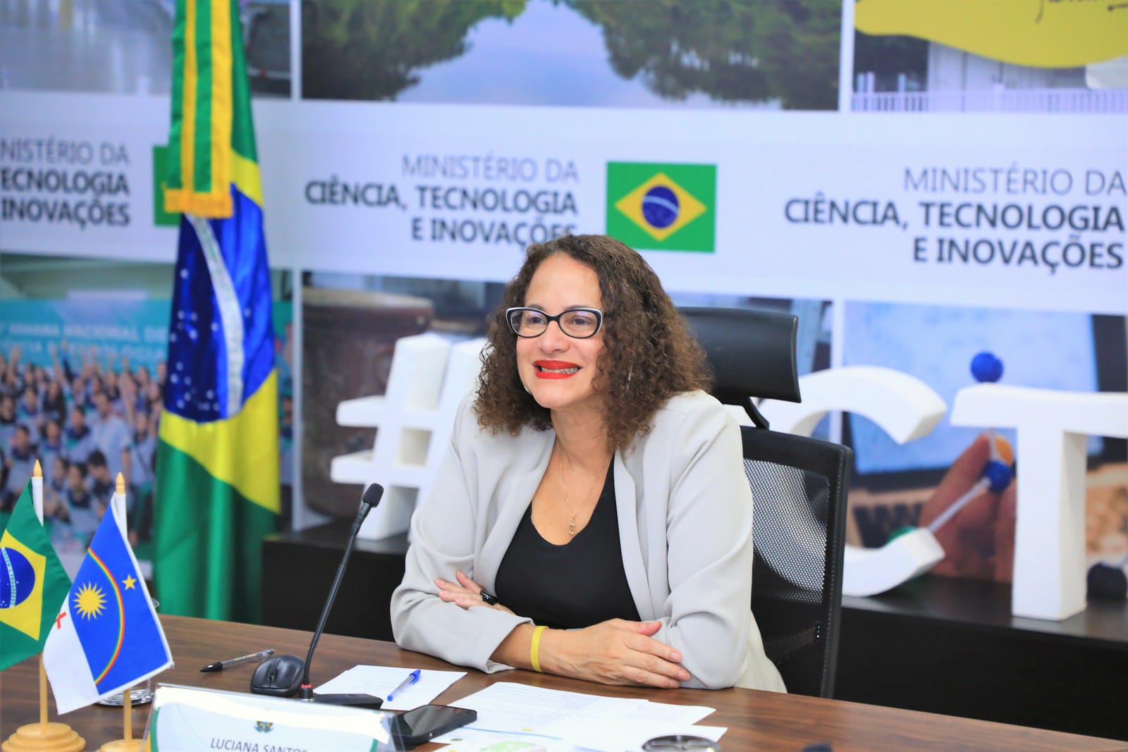 “Está procurando se assenhorar das políticas”, diz Luciana Santos sobre governo Raquel