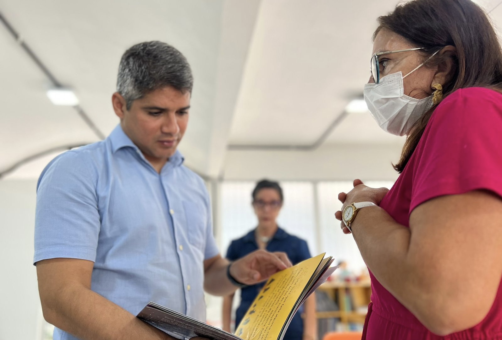 Renato Antunes visita Biblioteca Central Pública de Pernambuco