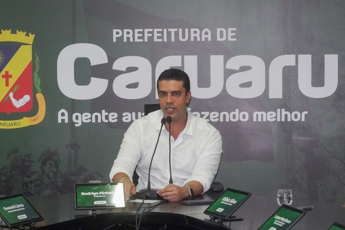 Rodrigo Pinheiro anuncia aumento para servidores que recebem o salário mínimo