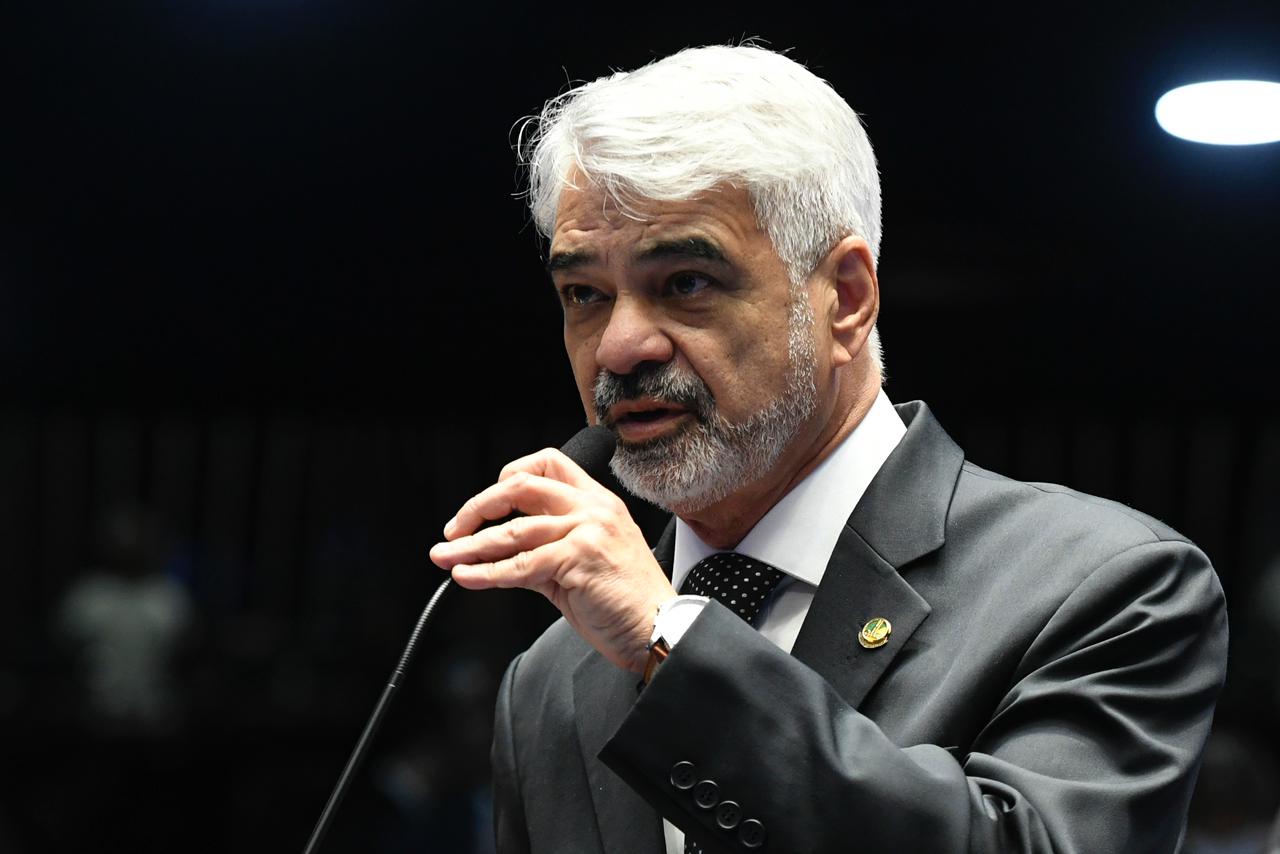 Lula sanciona projeto de Humberto sobre política de saúde bucal no SUS