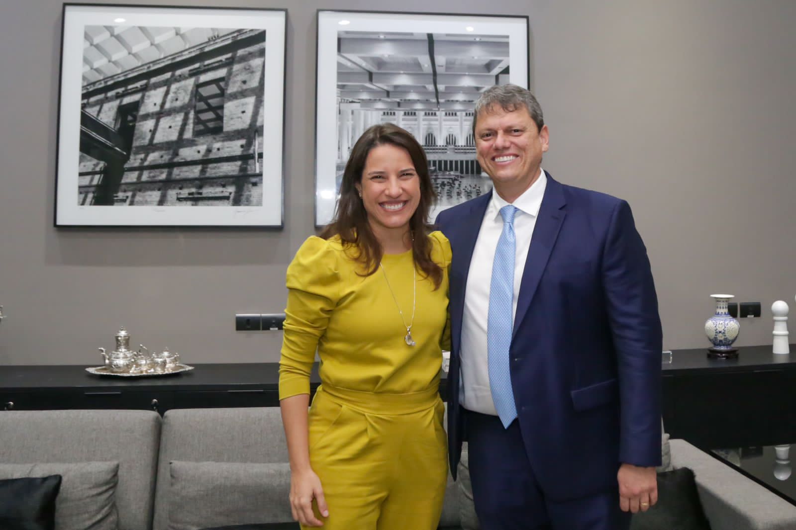 Fora da agenda do governo de SP, Tarcísio tem reunião com Raquel Lyra 