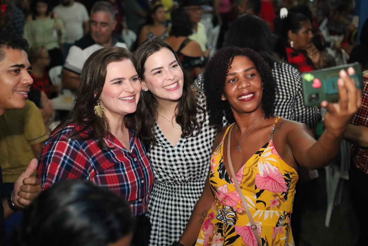 Maria Arraes prestigia festejos juninos em Gravatá e Caruaru