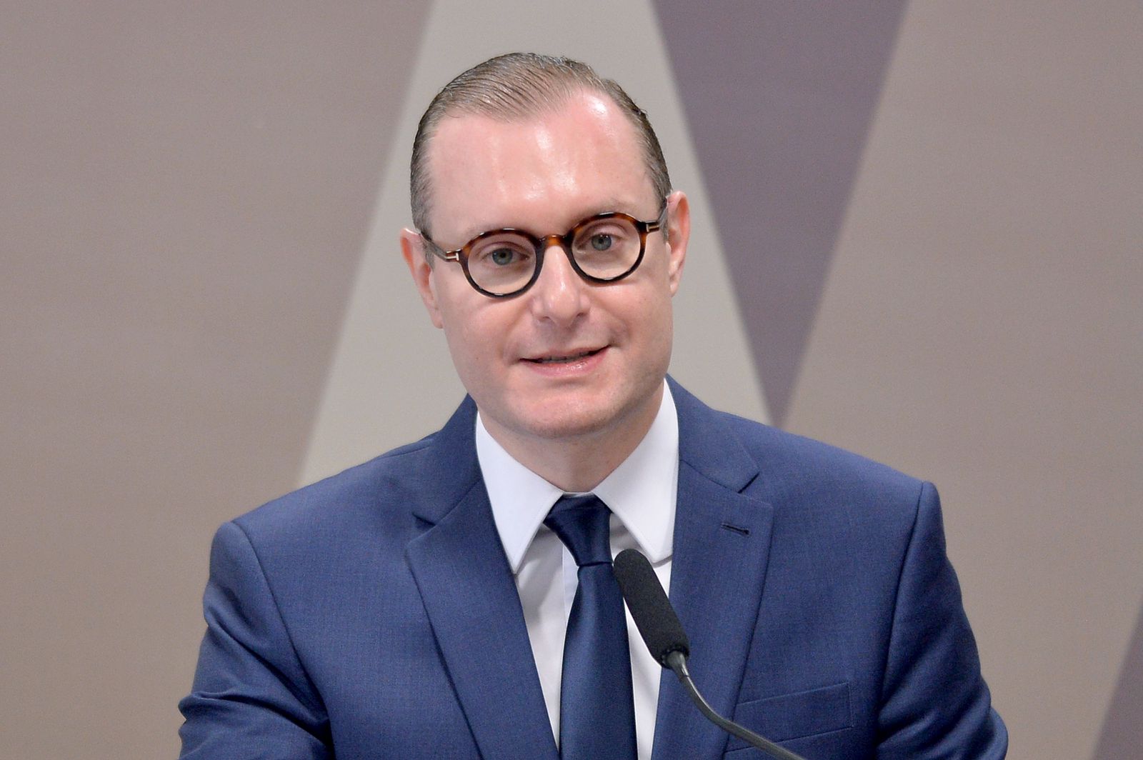 Urgente: Senado aprova nome de Zanin para o STF