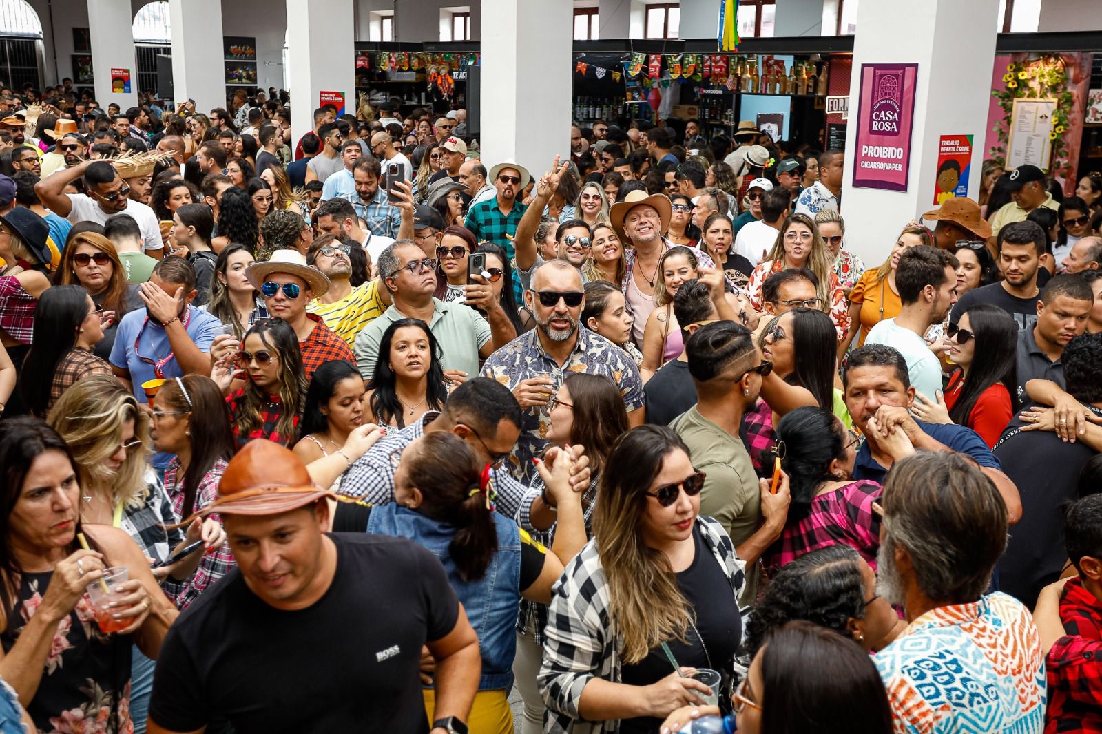 Turistas aproveitam o Dia de São João no Polo Casa Rosa