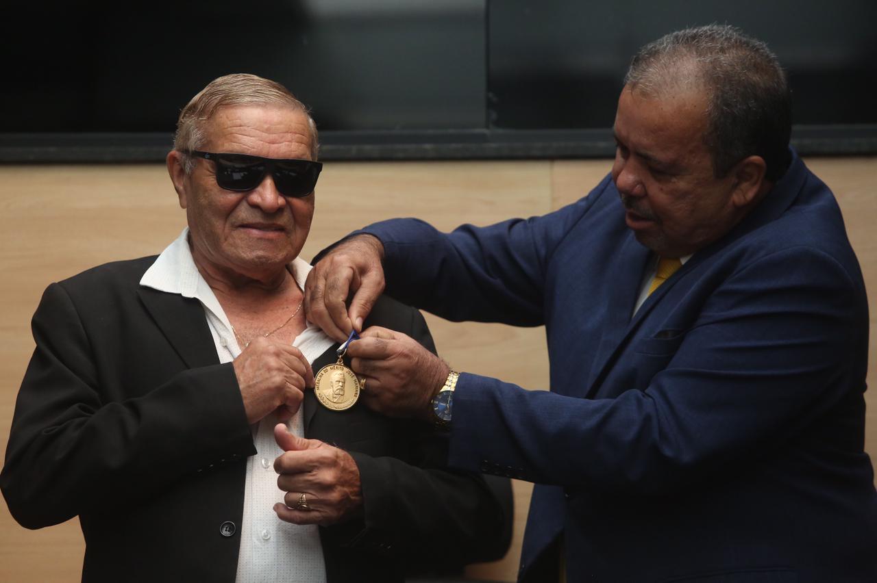 Vereador Hélio Guabiraba faz homenagem ao Conde só Brega