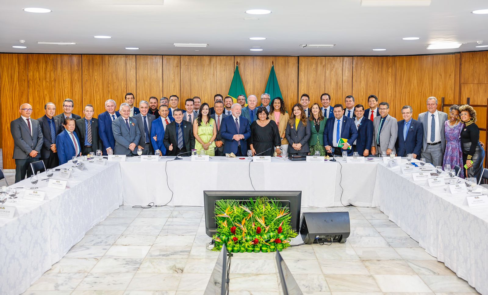 Lula fortalece parceria com municípios em reunião com CNM