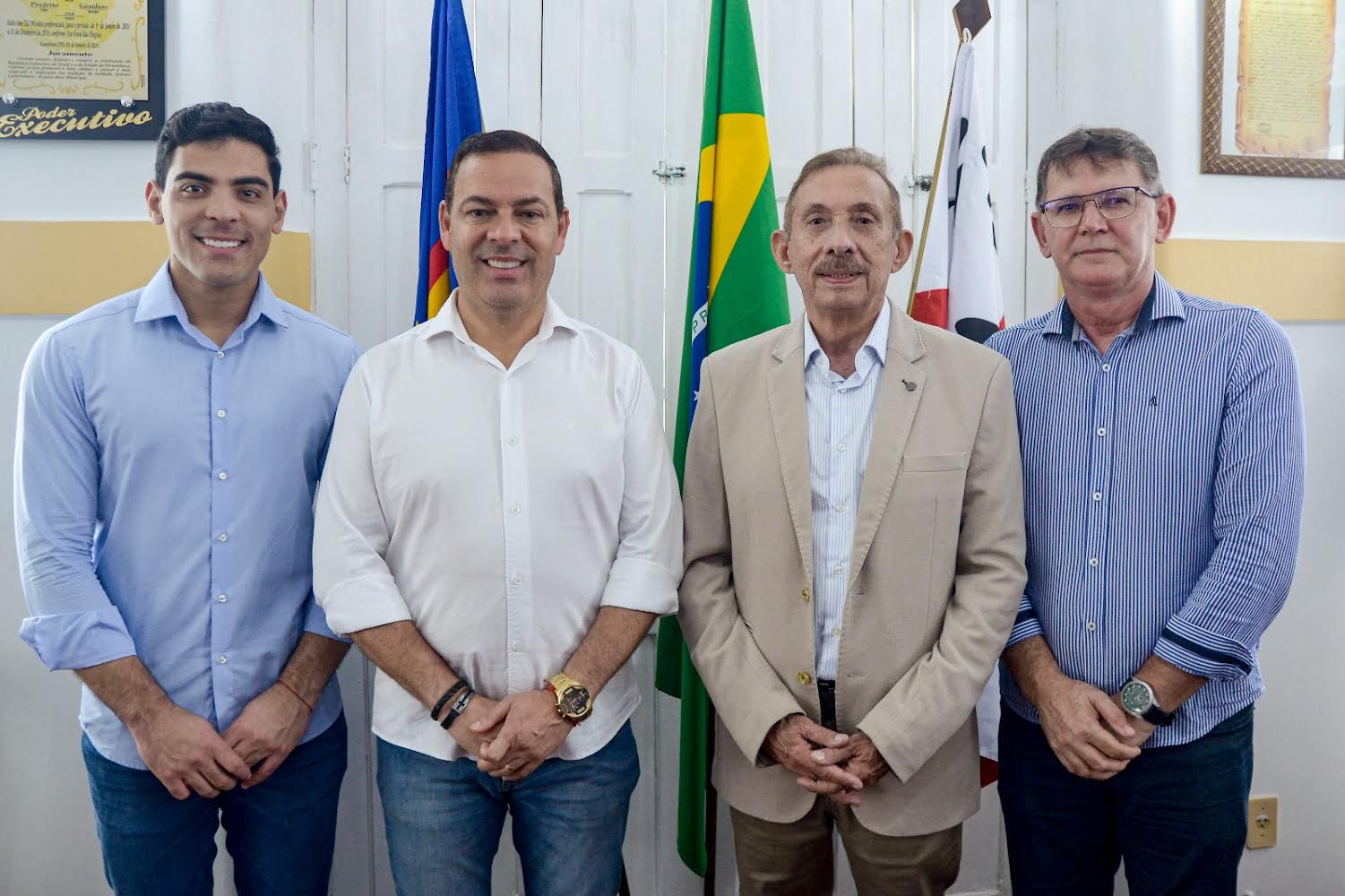 Sivaldo anuncia Silvino Duarte e Matheus Martins como novos secretários