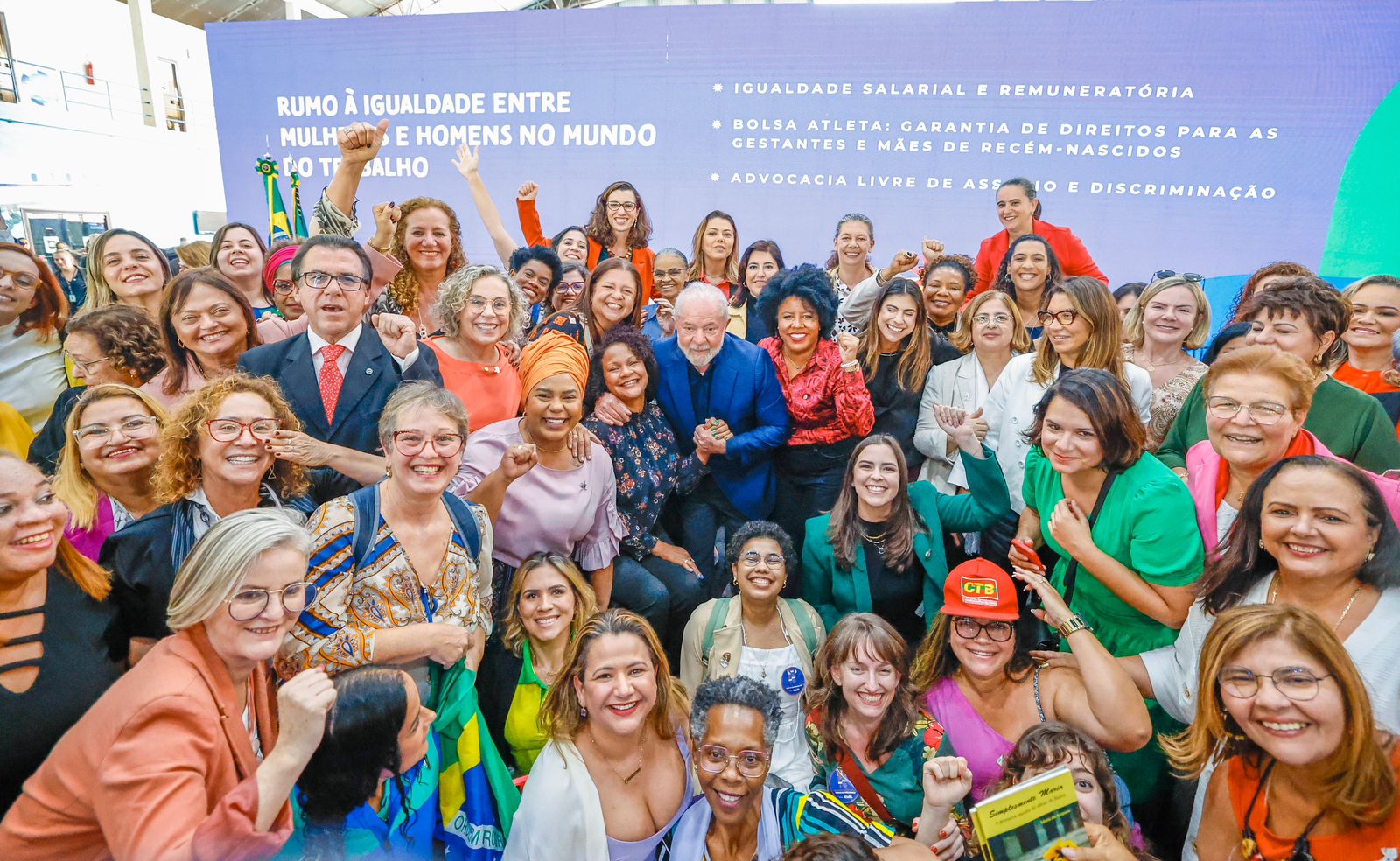 Lula sanciona lei que determina igualdade salarial entre homens e mulheres