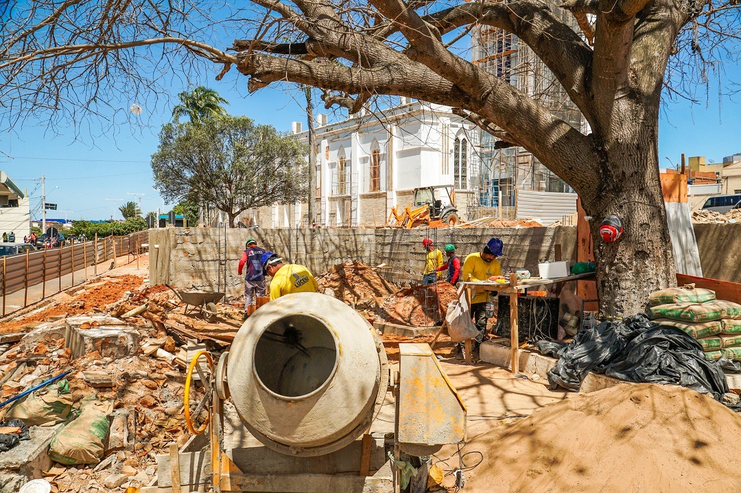 Prefeitura de Araripina revitaliza Praça da Igreja Matriz