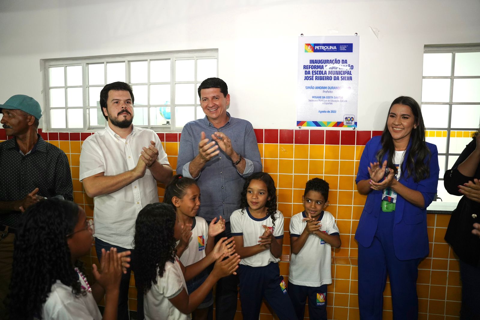 Simão entrega escola em Nova Descoberta ampliada e reformada