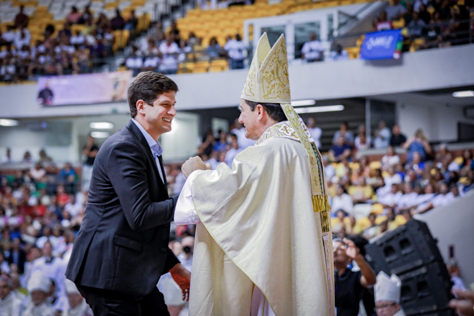 João Campos prestigia posse de Dom Paulo Jackson