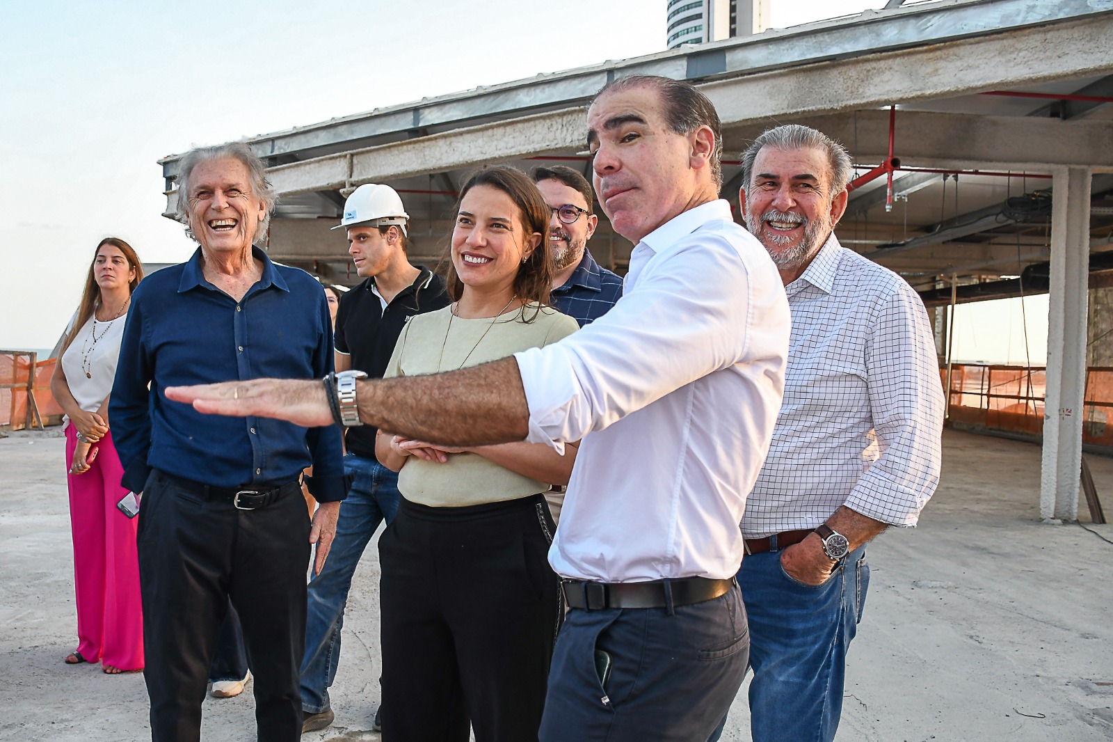 Bivar visita Complexo Porto Novo Recife com a governadora 