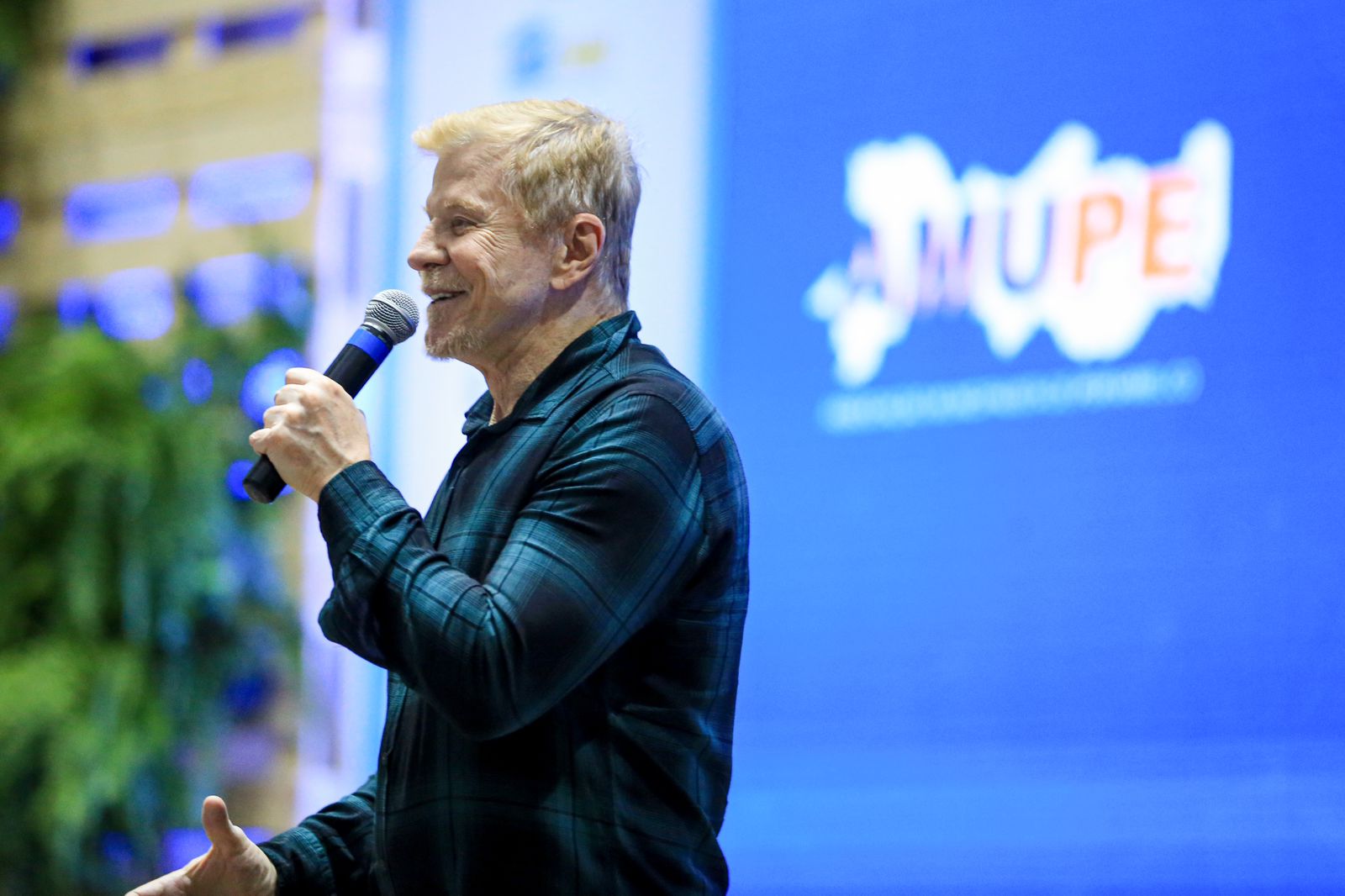 Miguel Falabella participa de encerramento do 6º Congresso da Amupe