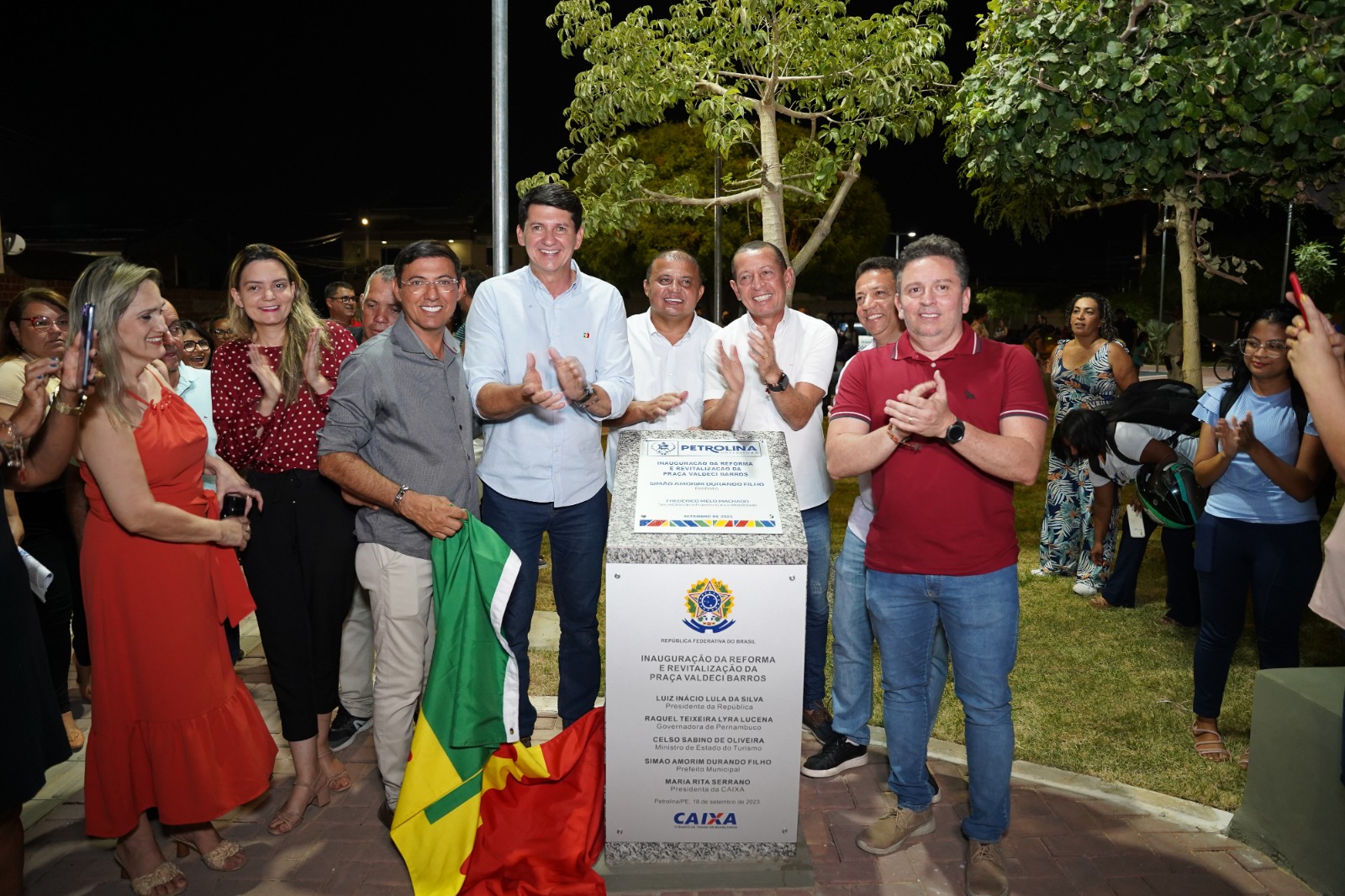 Simão entrega mais uma praça requalificada em Petrolina