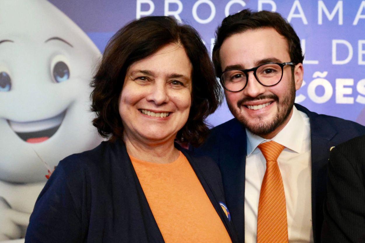 Lula da Fonte e ministra da Saúde celebram 50 anos do PNI