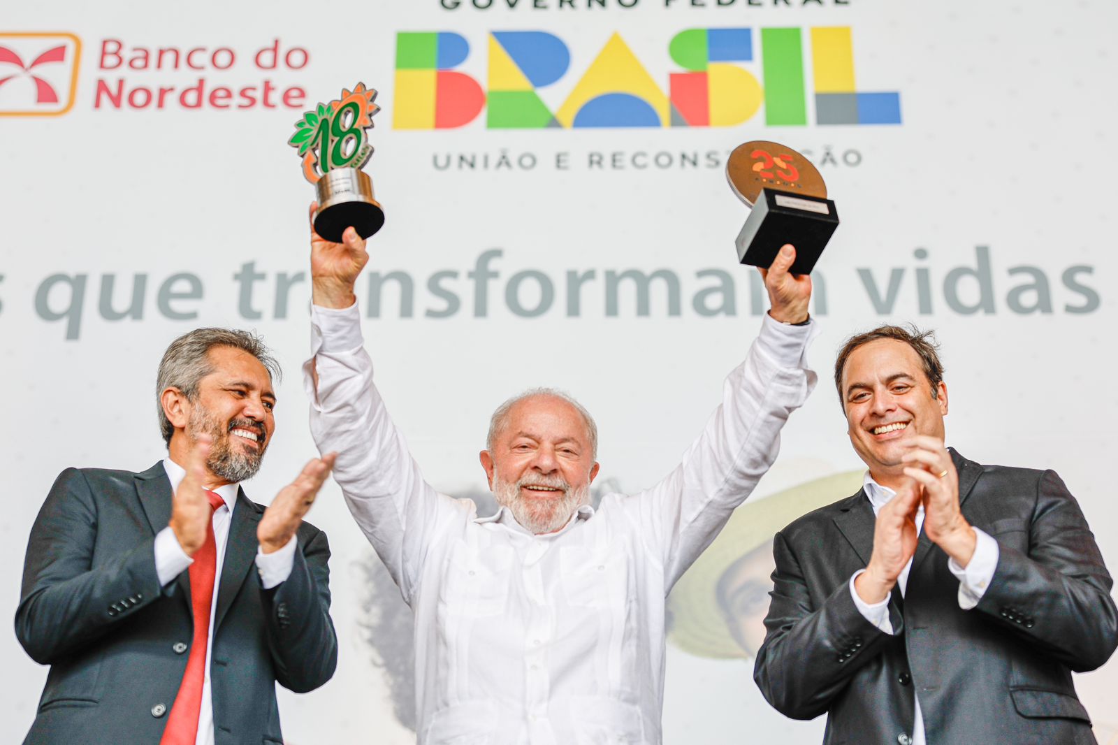 Lula anuncia redução de taxas e expansão dos programas de microcrédito do BNB