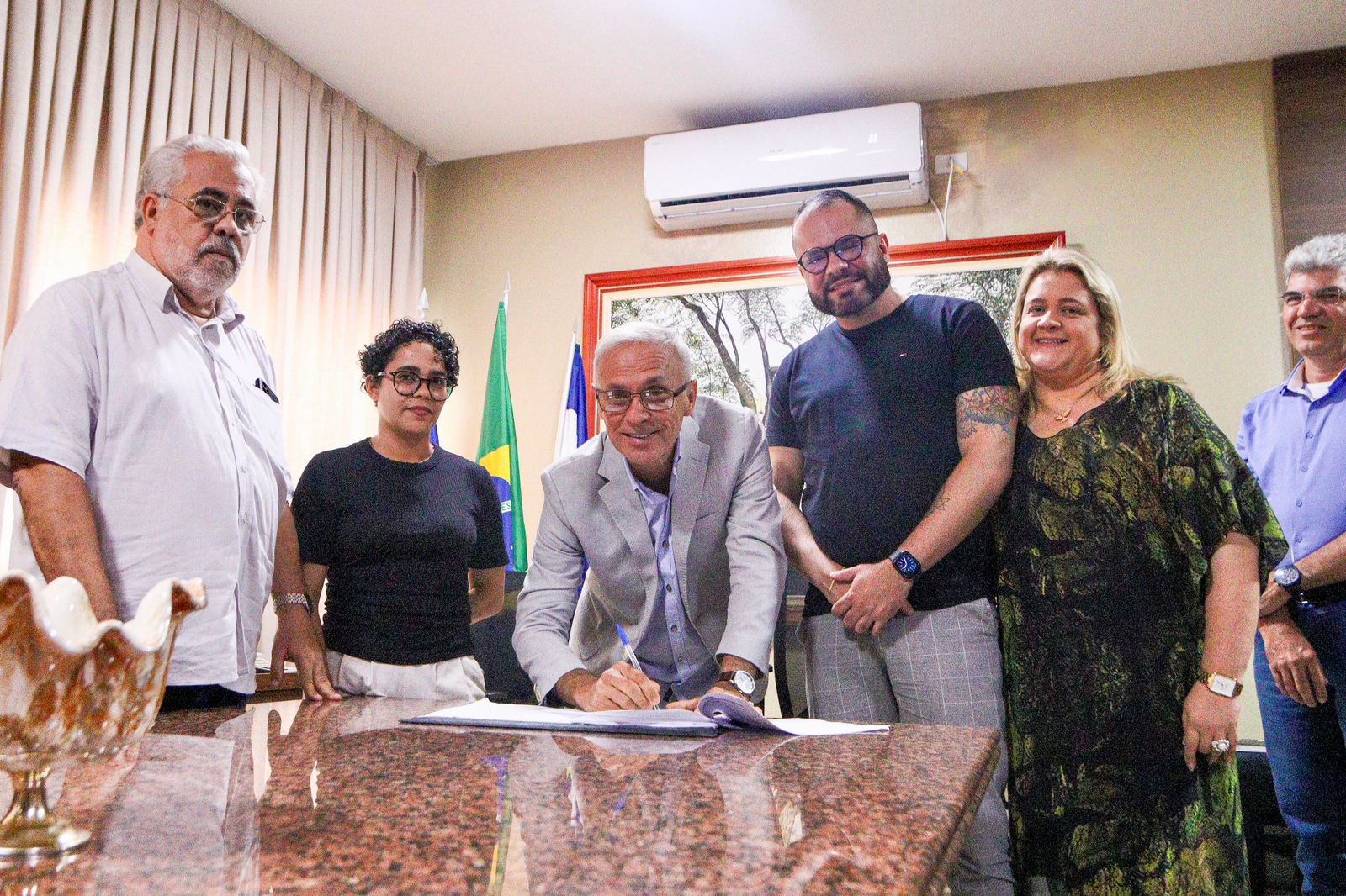 Paulo Roberto garante Piso Nacional da Enfermagem em Vitória 