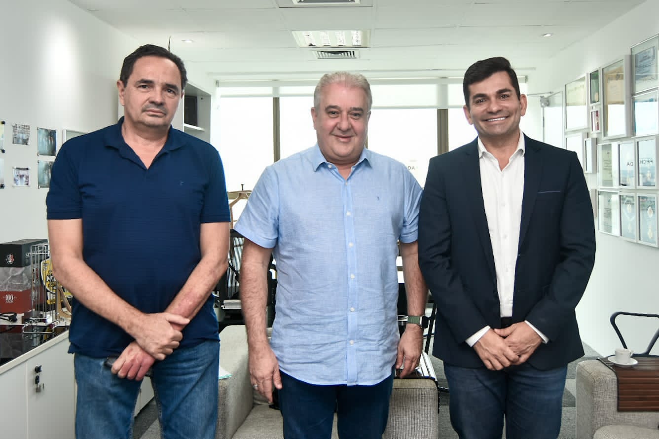 Augusto Coutinho e Samuel Andrade discutem estratégias para o crescimento do Republicanos em PE 