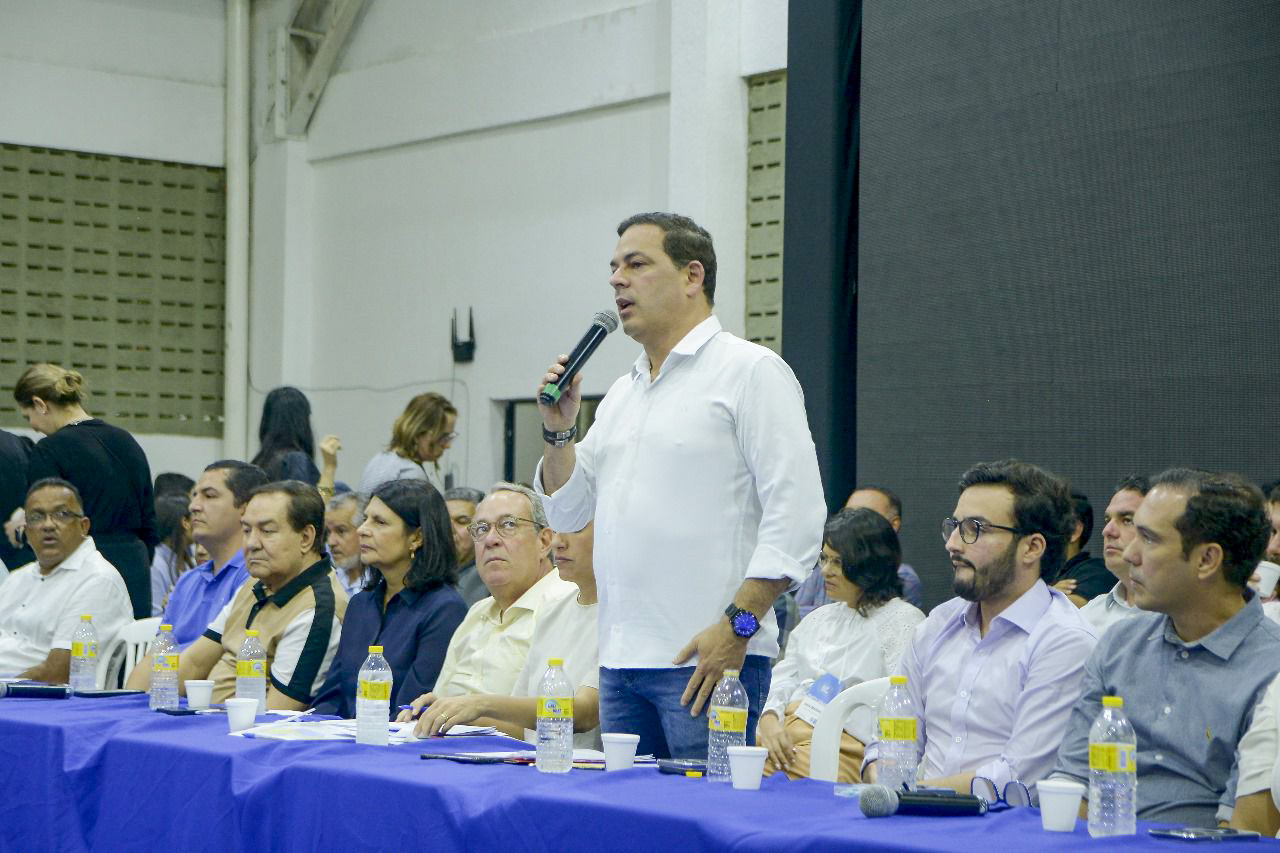 Sivaldo demonstra espírito público no Ouvir para Mudar em Garanhuns