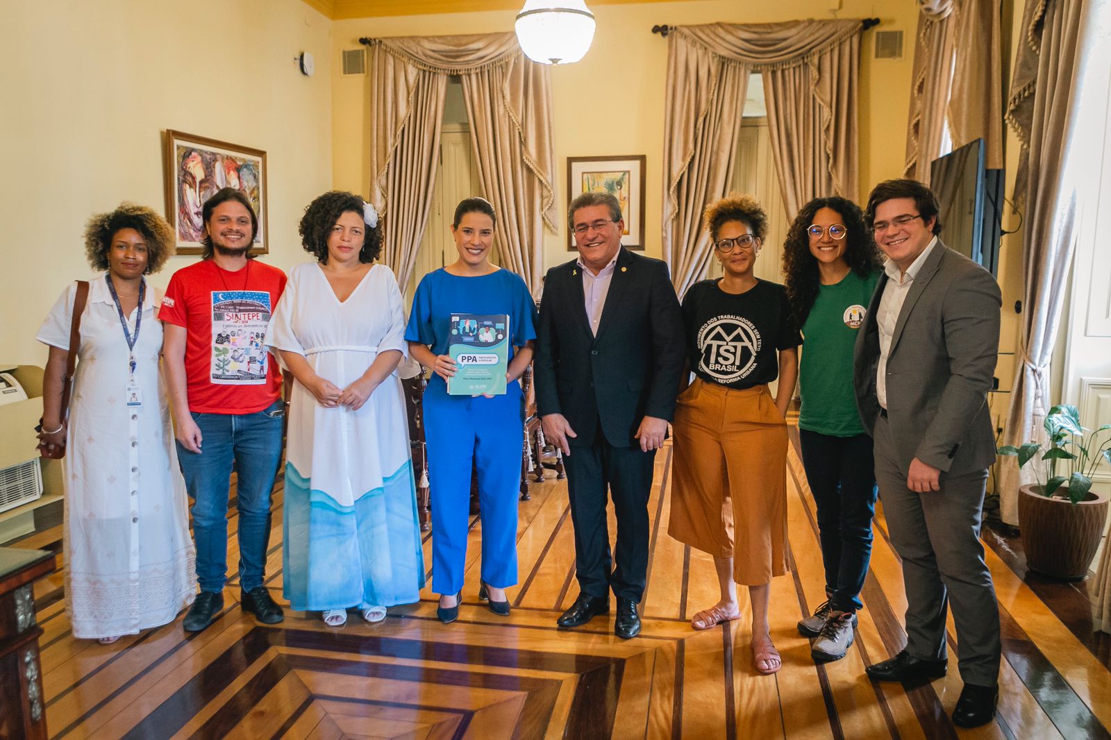 No Palácio, Raquel recebe comissão presidida por Dani Portela