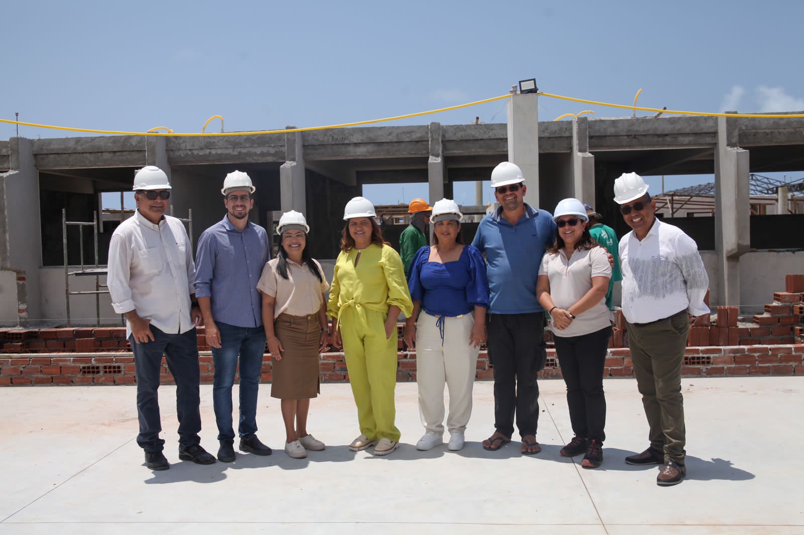 Célia Sales vistoria obras de escola e anuncia investimento de mais de R$ 10 milhões