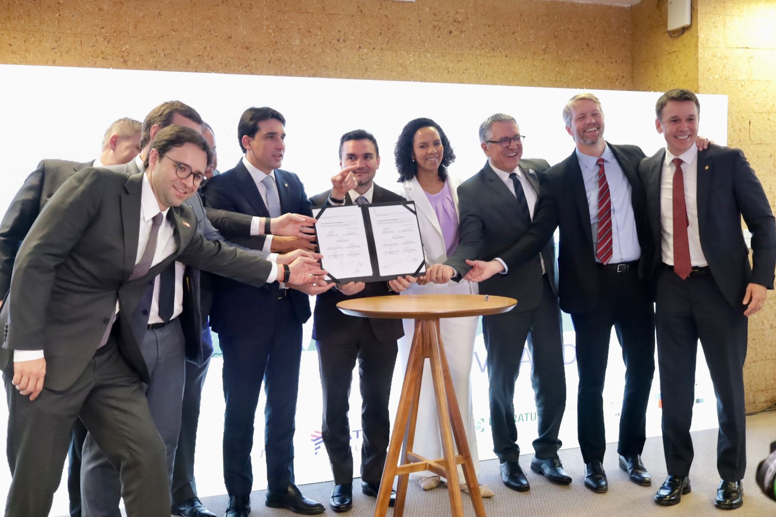 Ministros enaltecem a importância de Carreras para o setor turístico