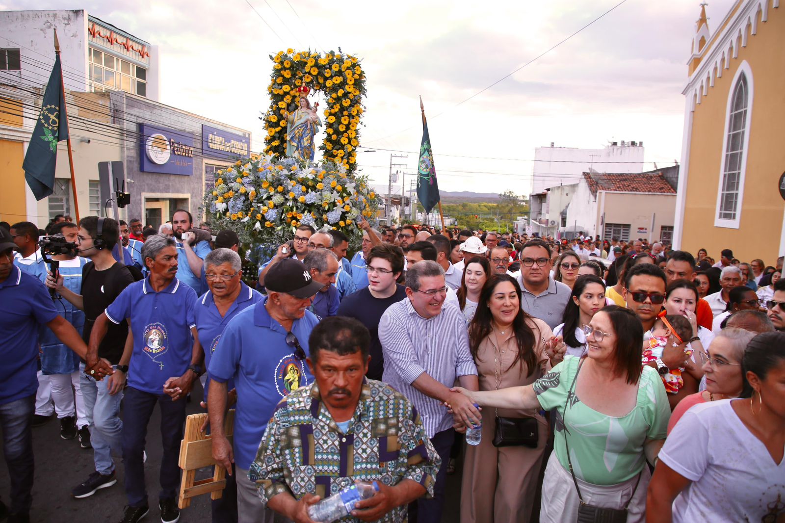Duque participa das celebrações a Nossa Senhora da Penha, em Serra Talhada