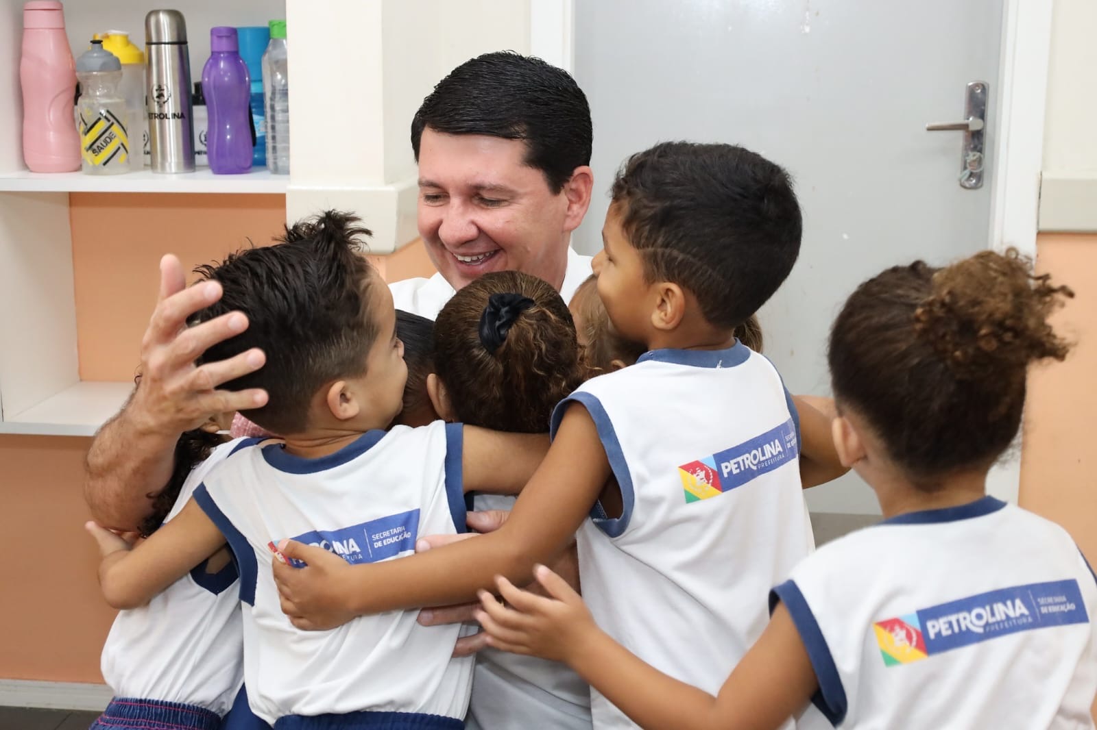 Simão reafirma compromisso de climatizar todas as escolas municipais de Petrolina