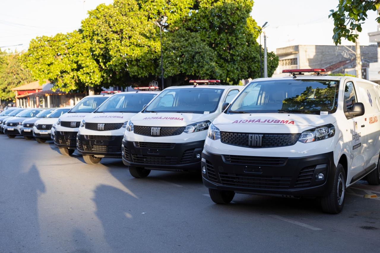 Prefeitura de Santa Cruz entrega 19 veículos para atender à população