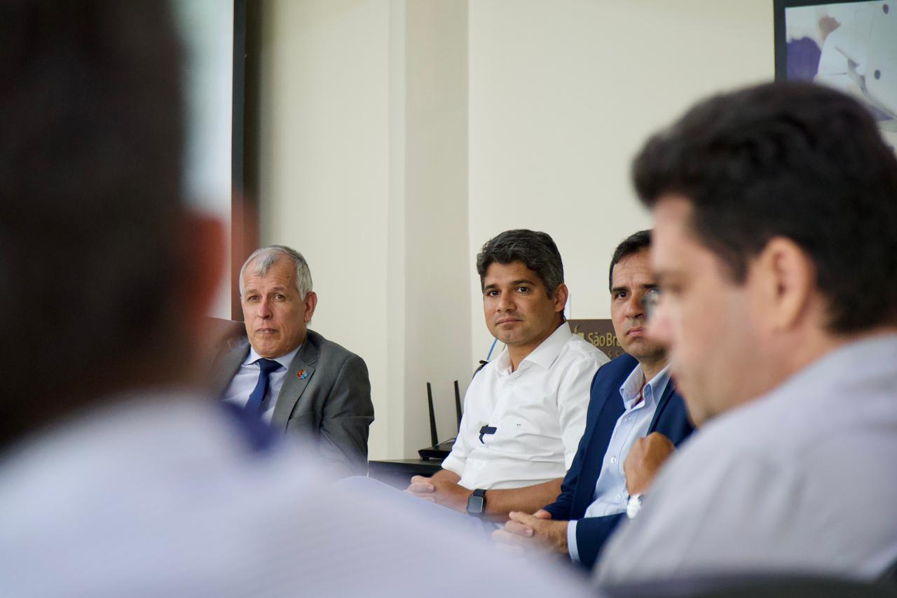 Em Caruaru, Renato Antunes defende instalação da Escola de Sargentos