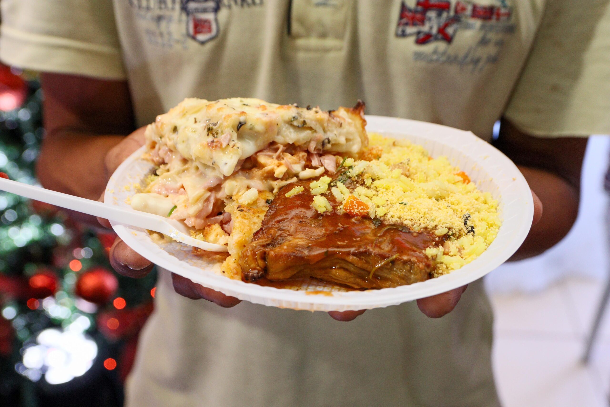 Centro Pop de Vitória oferece ceia natalina para pessoas em situação de rua