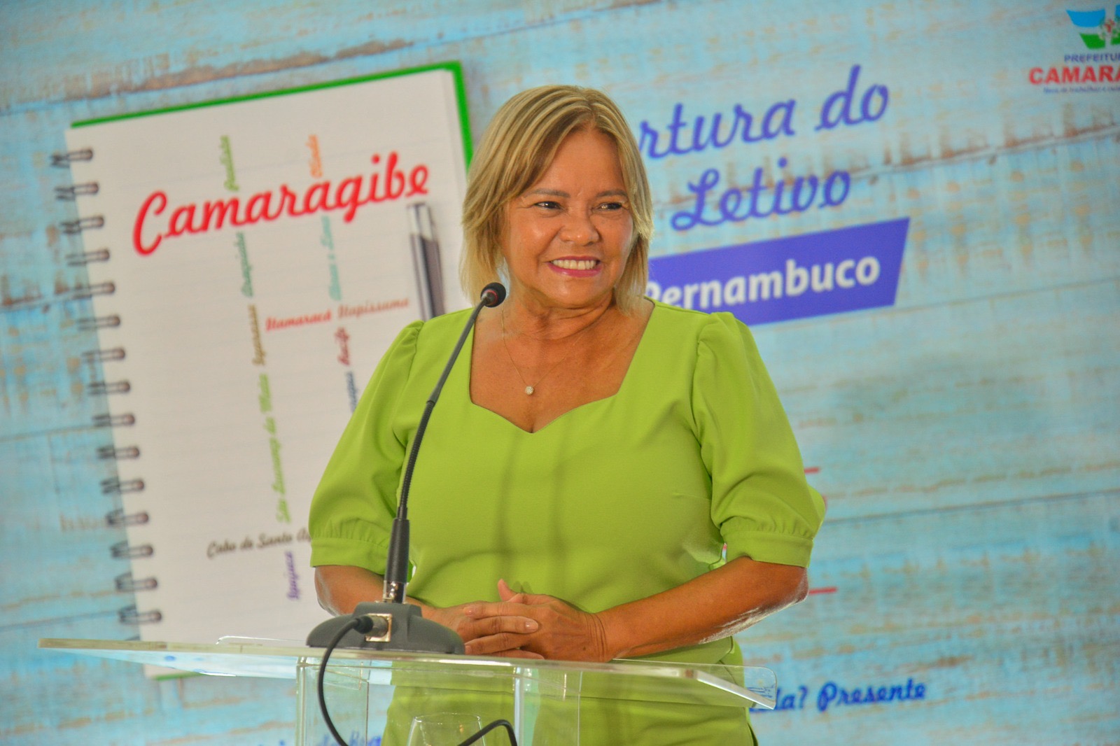 Nadegi anuncia concurso para educação de Camaragibe