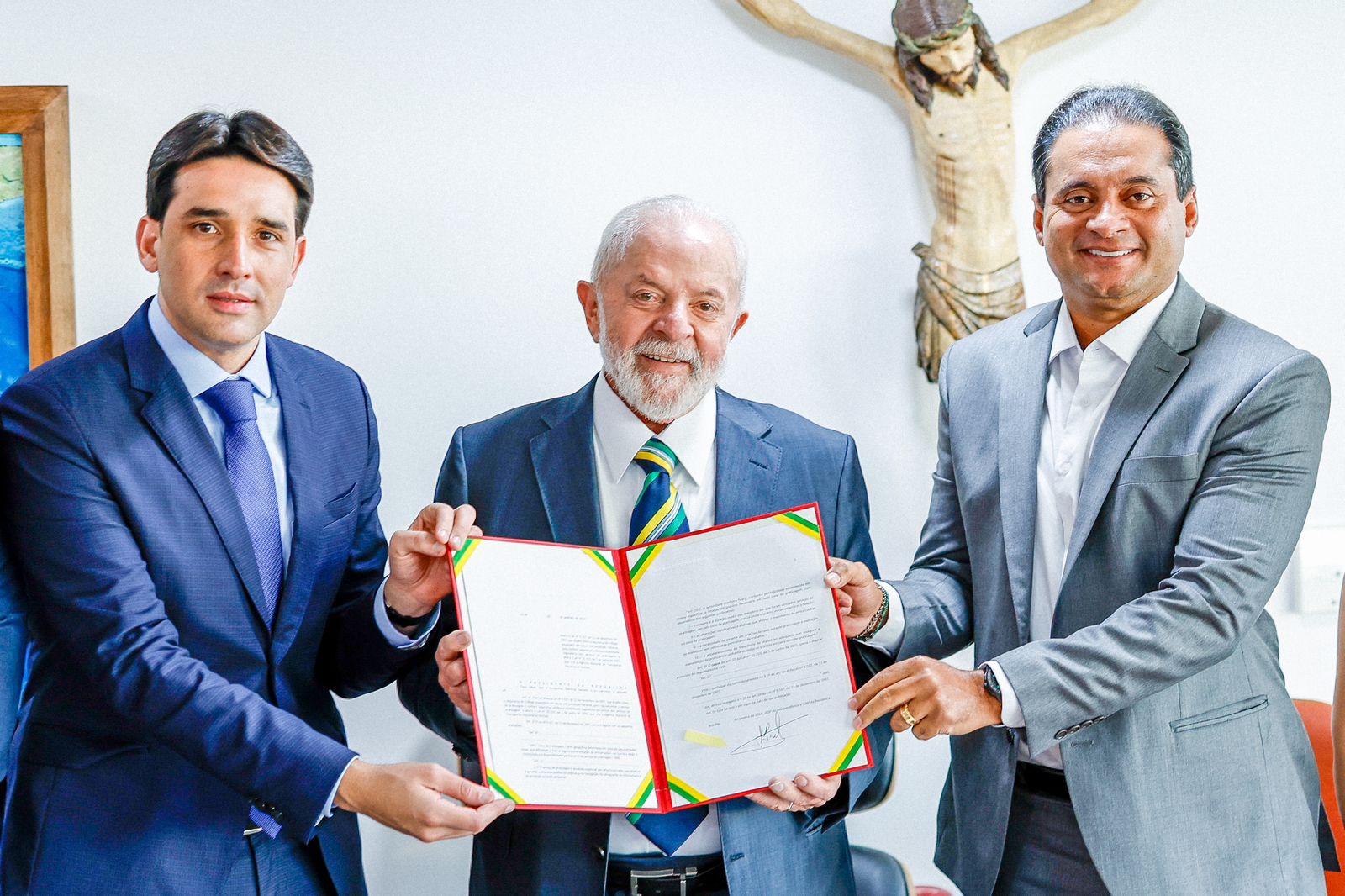 Lula e Silvio Costa Filho sancionam PL da praticagem