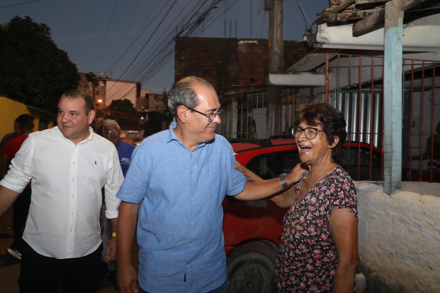 Mano Medeiros acompanha início de obras em ruas de Candeias