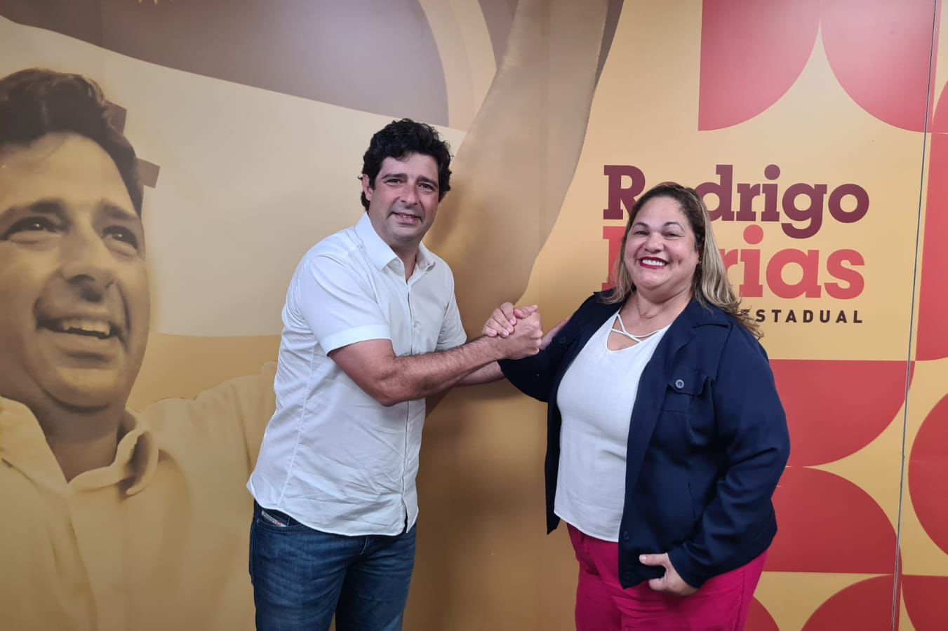 Rodrigo Farias reafirma compromisso com vereadora do Cabo