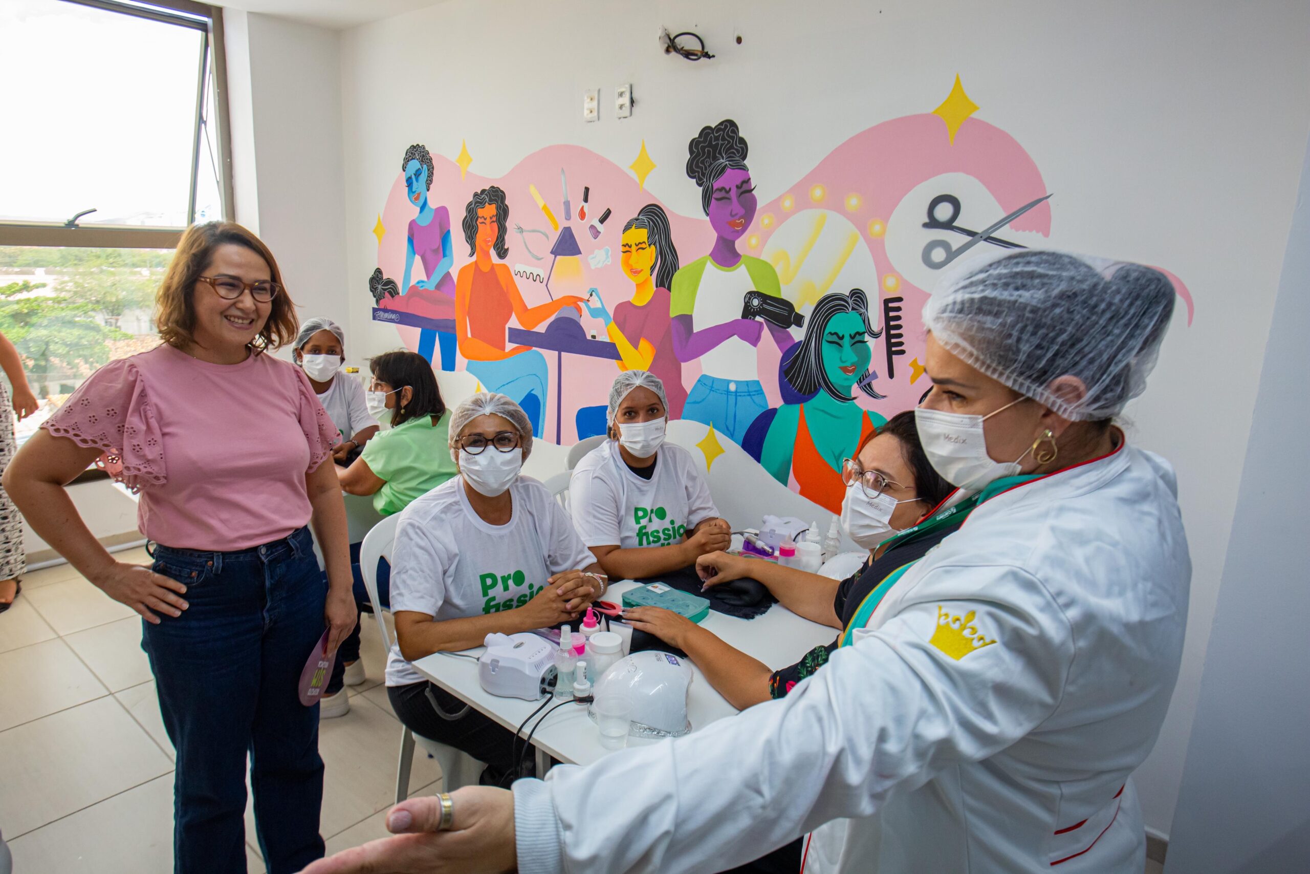 “Precisamos dar independência à mulher”, defende Débora em Caruaru  