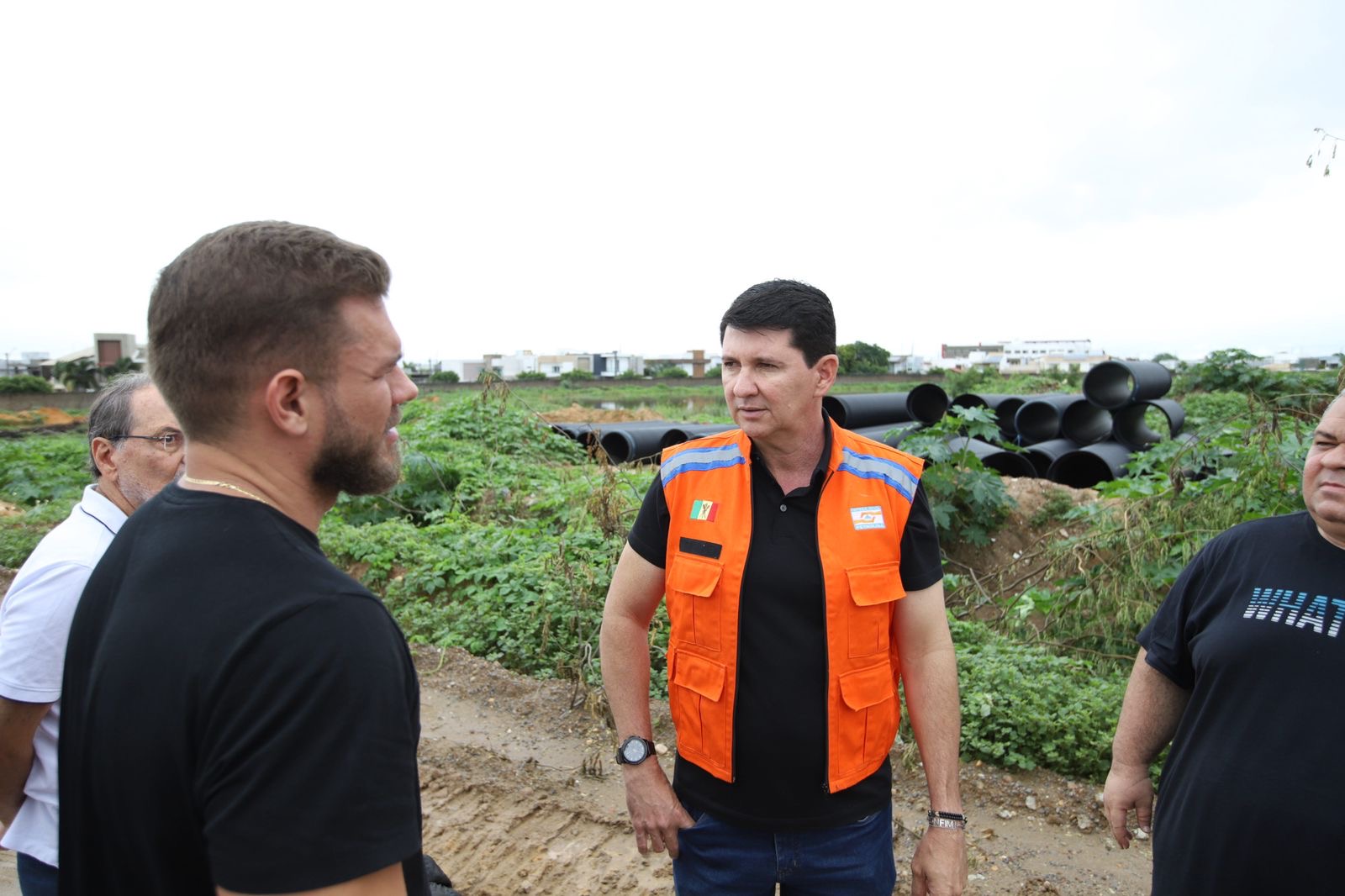 Simão vistoria pontos afetados pelas chuvas em Petrolina