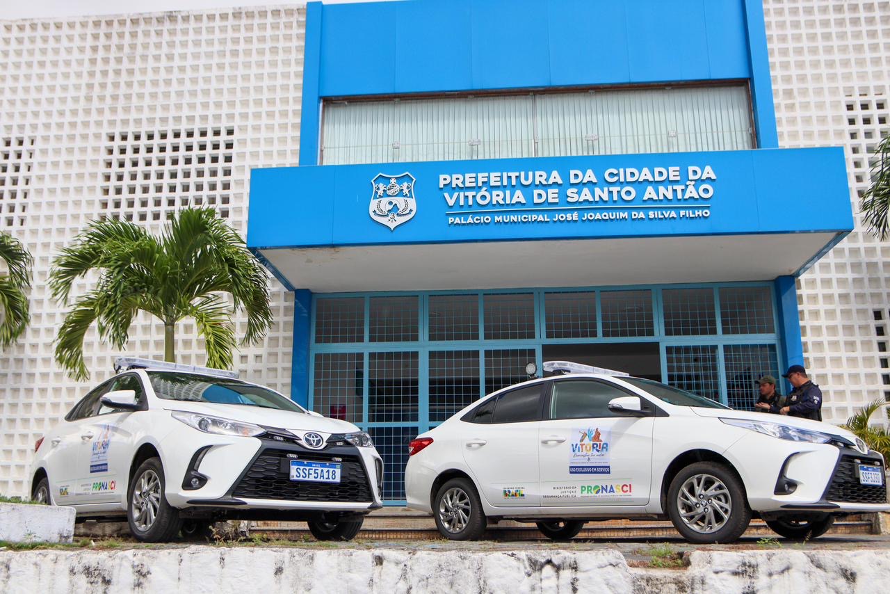 Vitória contempla com dois veículos Patrulhas Maria da Penha e Escolar