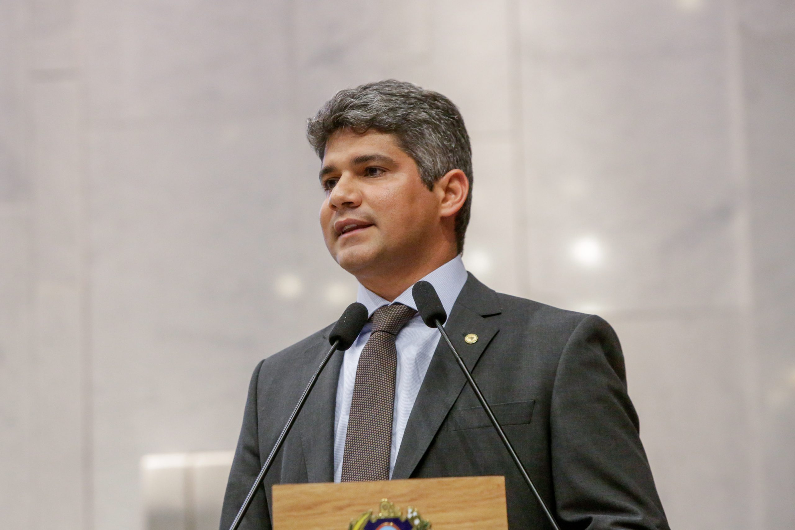 Renato Antunes celebra bilhete único e provoca PSB