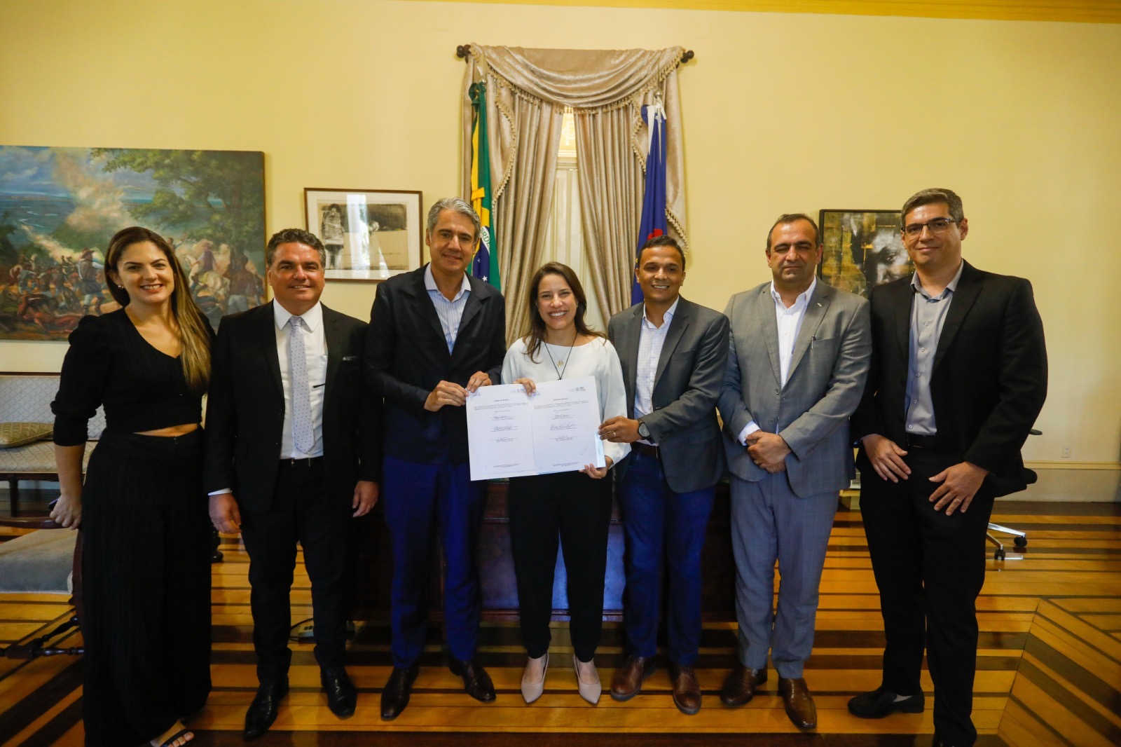 Raquel assina ordem de serviço da PE-211 em Alagoinha