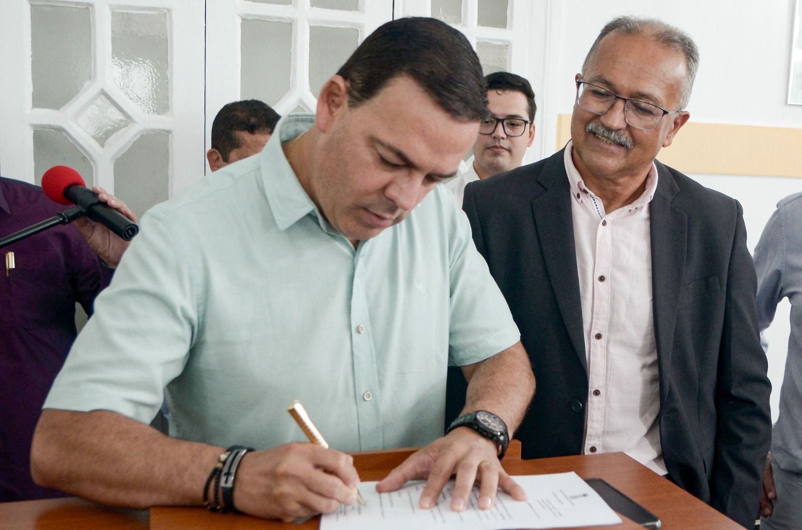 Sivaldo entrega Secretaria de Desenvolvimento Econômico a Zaqueu