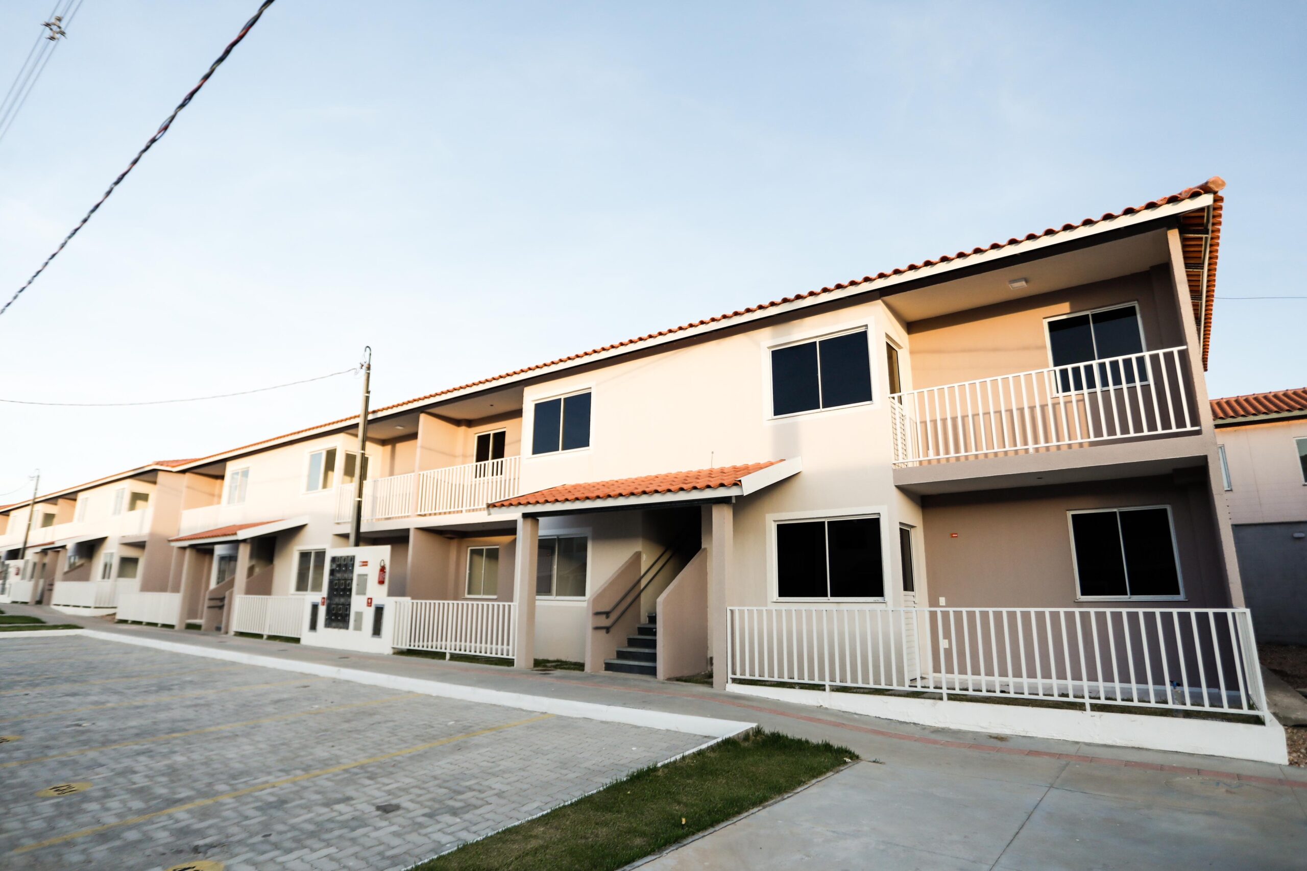 Raquel Lyra entrega unidades do Morar Bem em Petrolina 