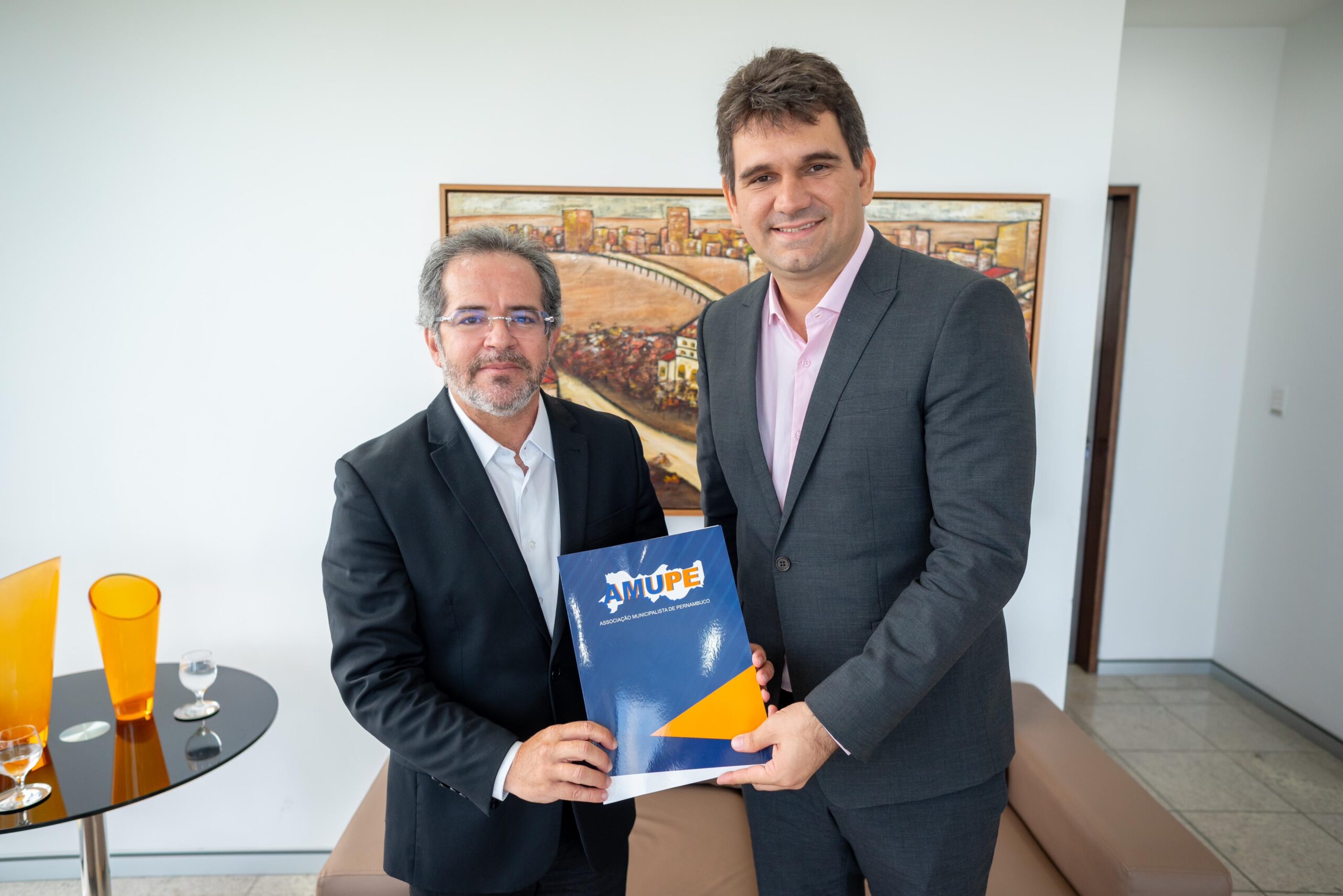 Presidente da Amupe visita TCE em defesa de pautas municipalistas