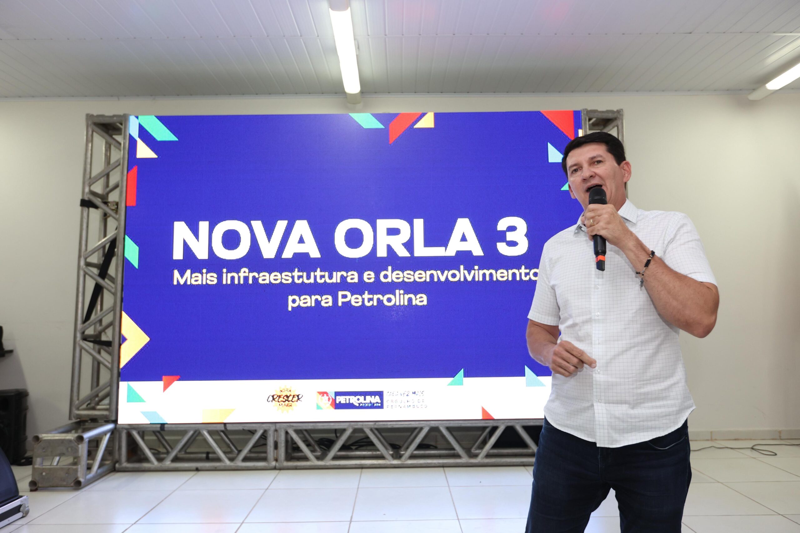Em Petrolina, Simão Durando autoriza início de obra da nova Orla 3