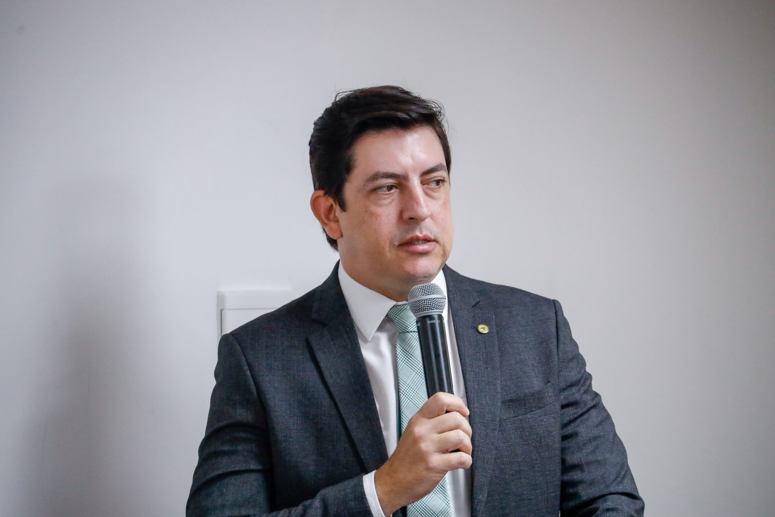 Henrique Queiroz Filho cobra soluções para crise energética em PE