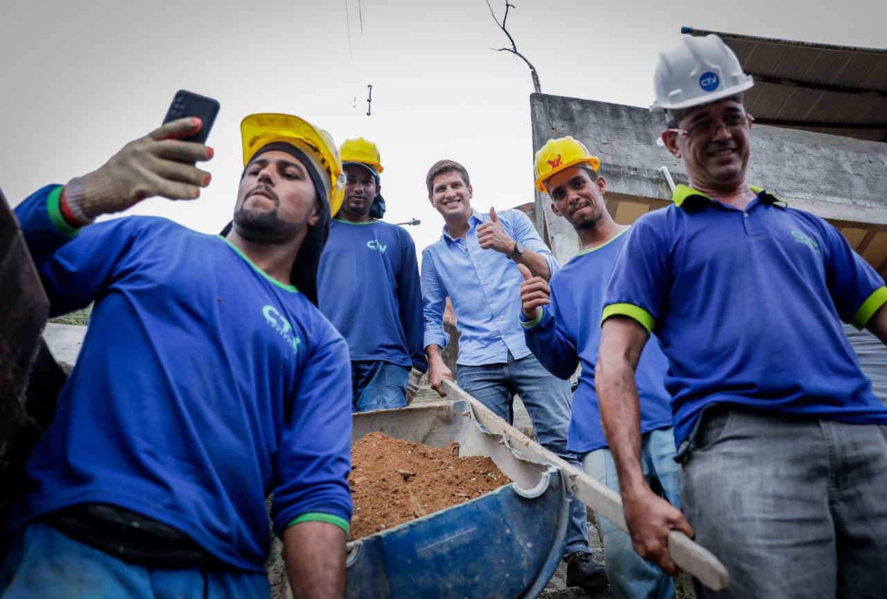 Obra de contenção de encosta é executada no Brejo da Guabiraba